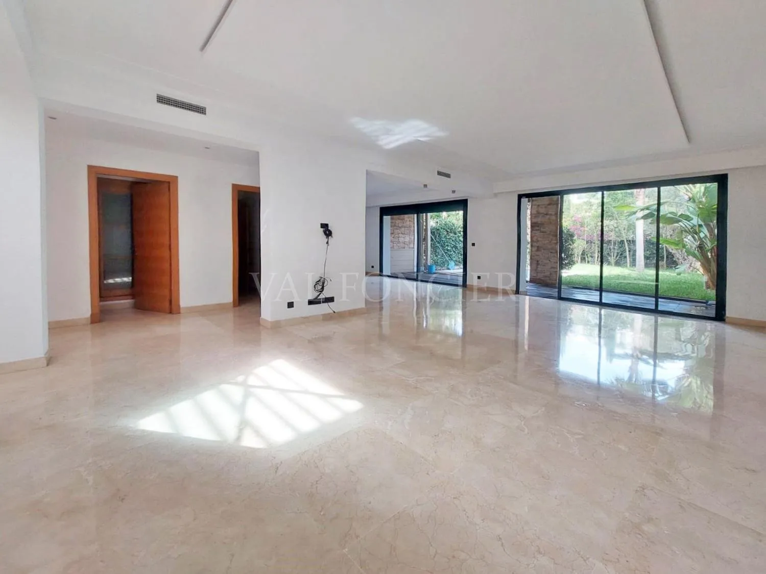 Vente très belle villa de 4chambres avec piscine 359m2 La Palmeraie, Bouskoura - الدار البيضاء (3)