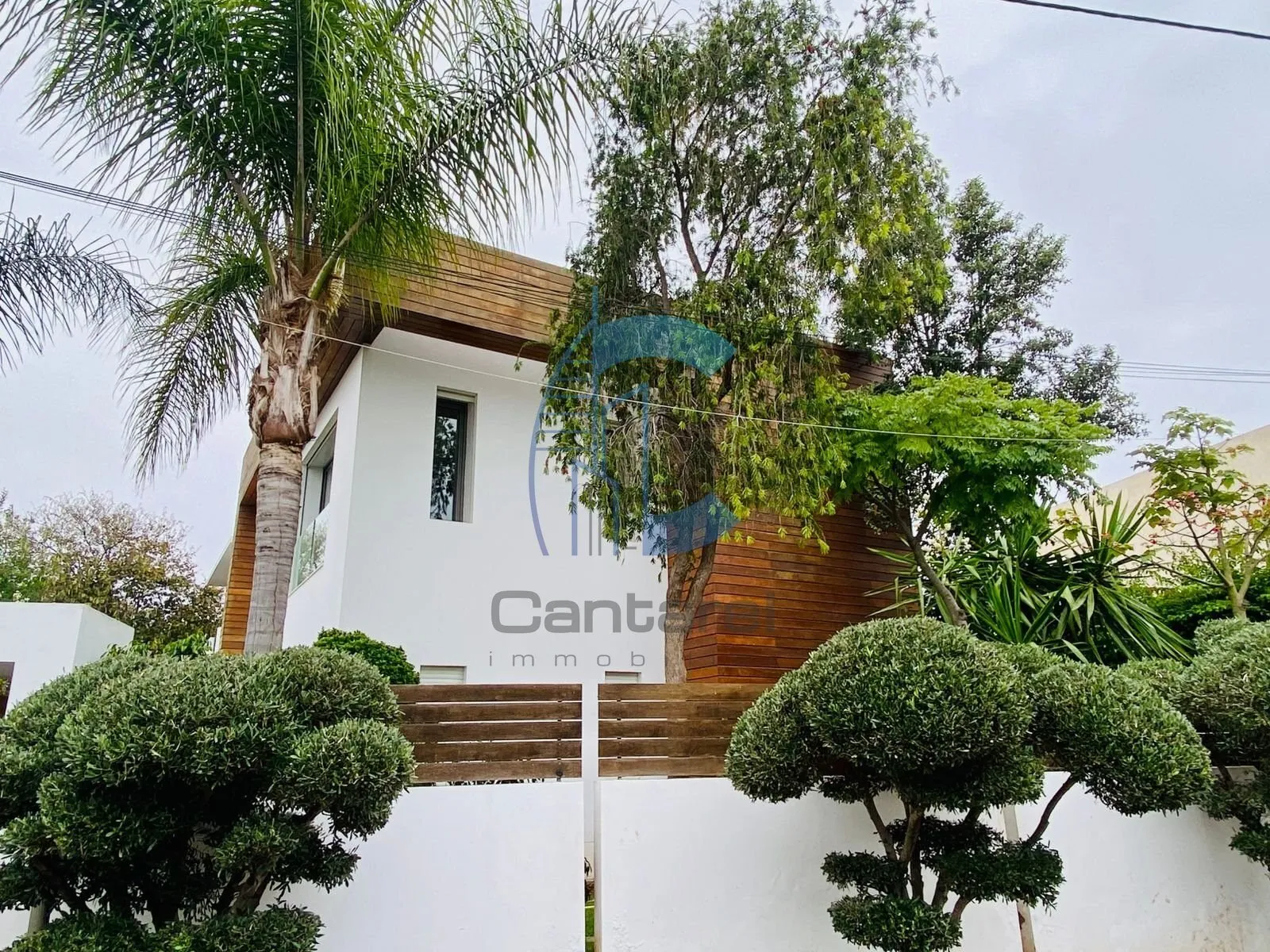 Villa de standing à la vente - Quartier Oasis - 15 000 000 dhs - الدار البيضاء