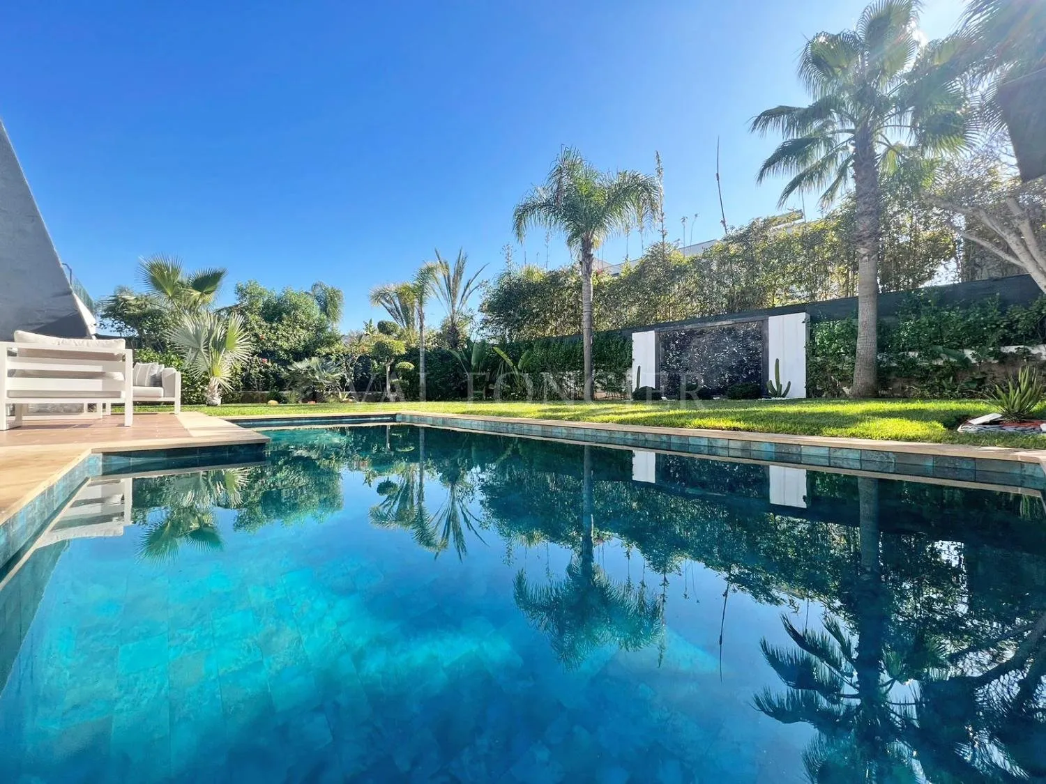 Vente très belle villa 4chambres avec piscine bien placée à Bouskoura - الدار البيضاء (2)