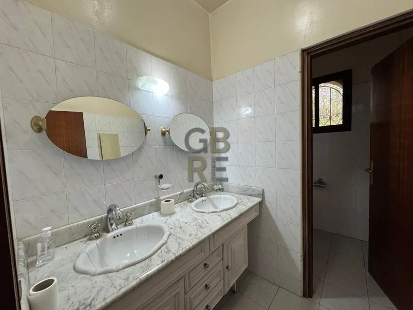 Superbe villa à vendre à Souissi de 2 façades et un grand jardin - الرباط (4)