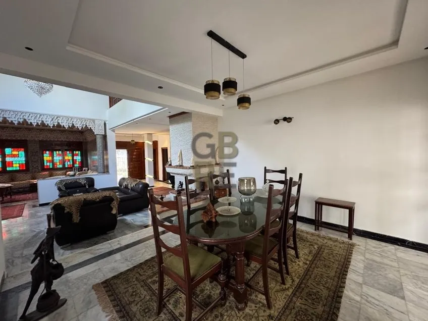 Magnifique villa avec un grand jardin en vente à Hay Riad - الرباط (4)