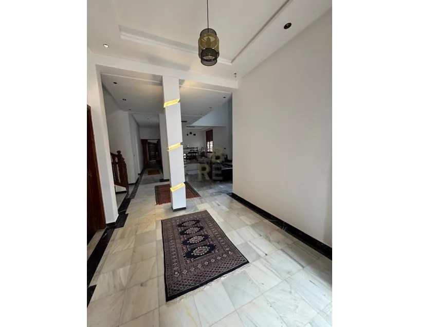 Magnifique villa avec un grand jardin en vente à Hay Riad - الرباط
