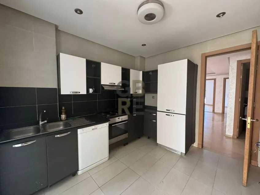 Bel appartement situé dans une résidence fermée avec piscine à Hay Riad - الرباط (3)