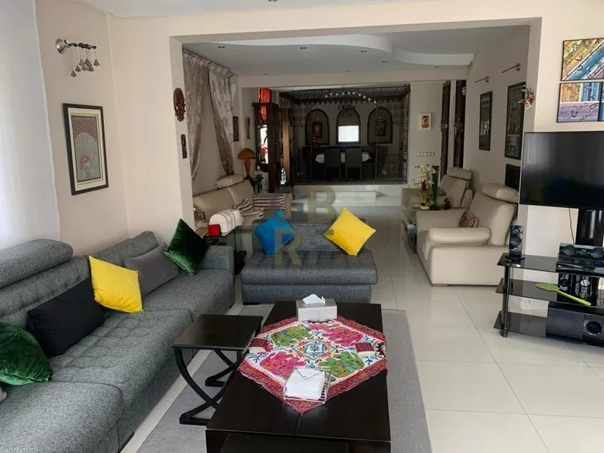 Villa entièrement rénovée avec piscine à Olm Souissi en vente - الرباط