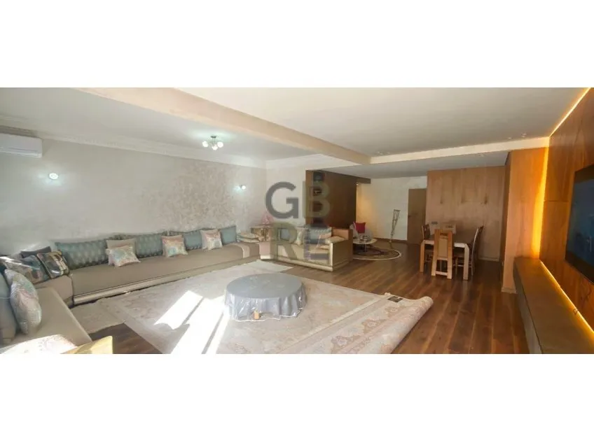 Appartement de très haut standing entièrement rénové à Hay Riad - الرباط