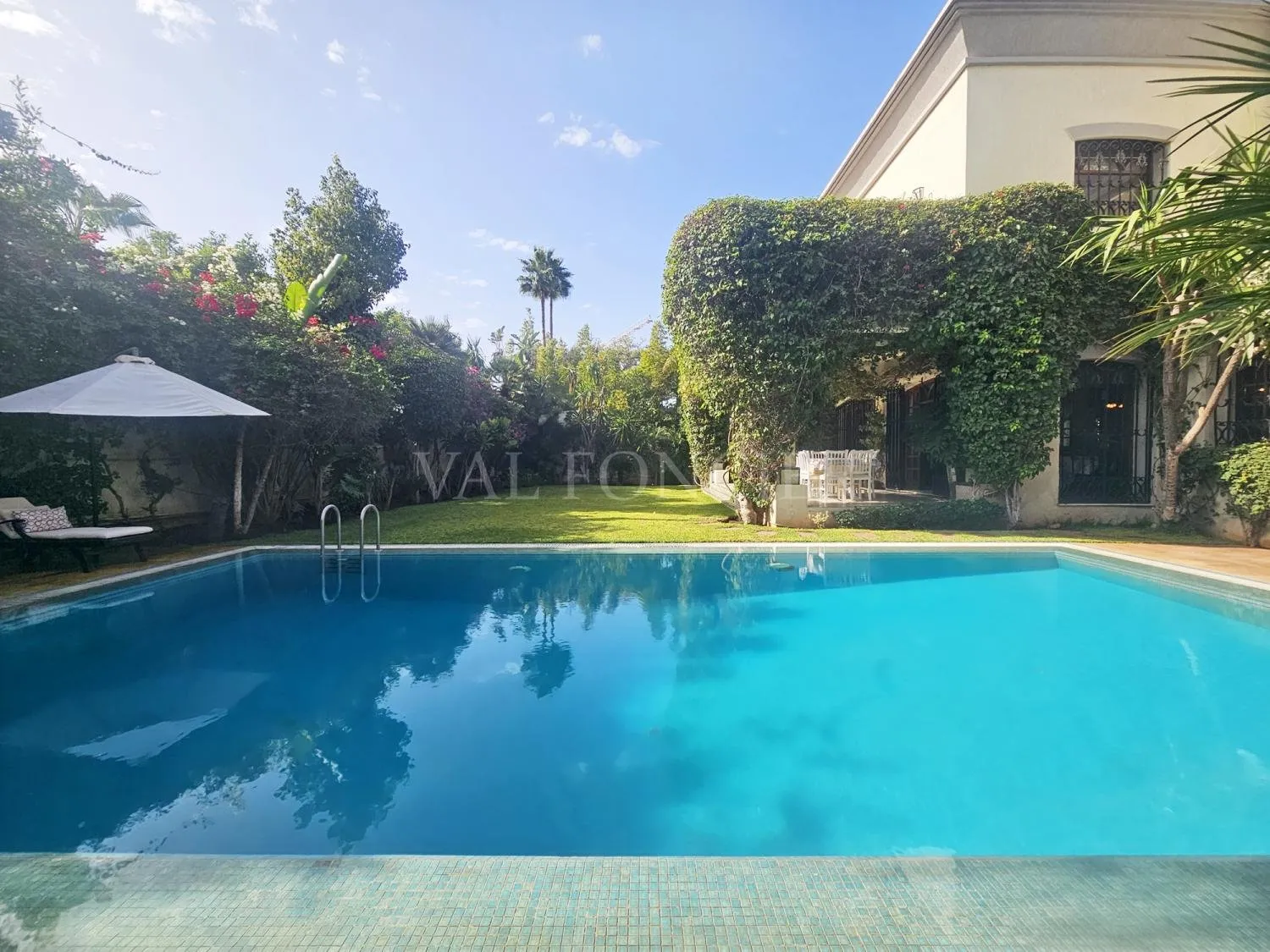 Villa à vendre à Casablanca Californie : 1007 m² avec piscine - الدار البيضاء (2)
