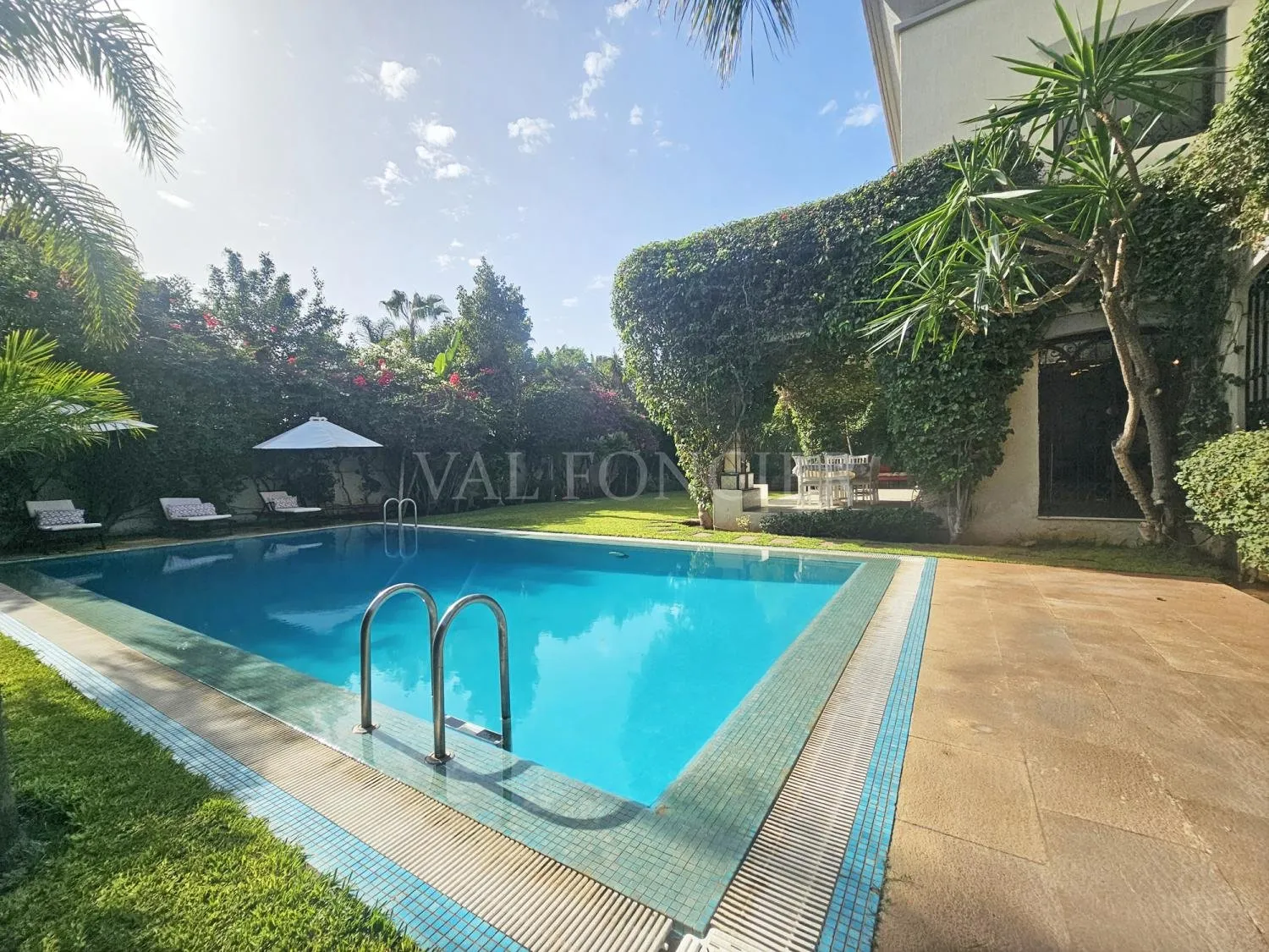 Villa à vendre à Casablanca Californie : 1007 m² avec piscine - الدار البيضاء (4)