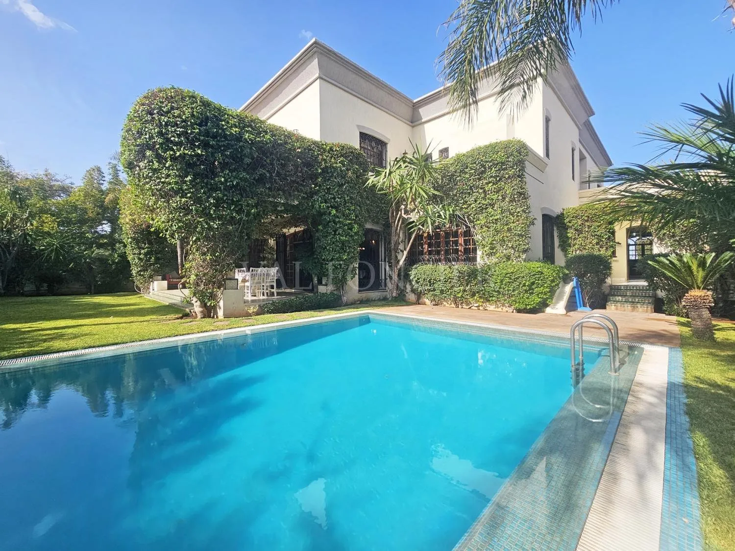 Villa à vendre à Casablanca Californie : 1007 m² avec piscine - الدار البيضاء