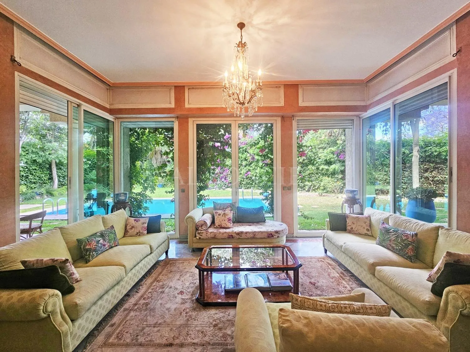Villa à vendre à Casablanca Californie : 1070 m² avec piscine - الدار البيضاء (3)