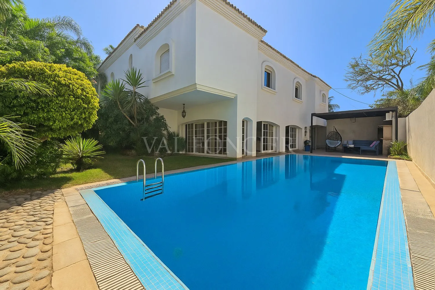 Villa de charme à vendre à Ain Diab dans un lotissement sécurisé - الدار البيضاء
