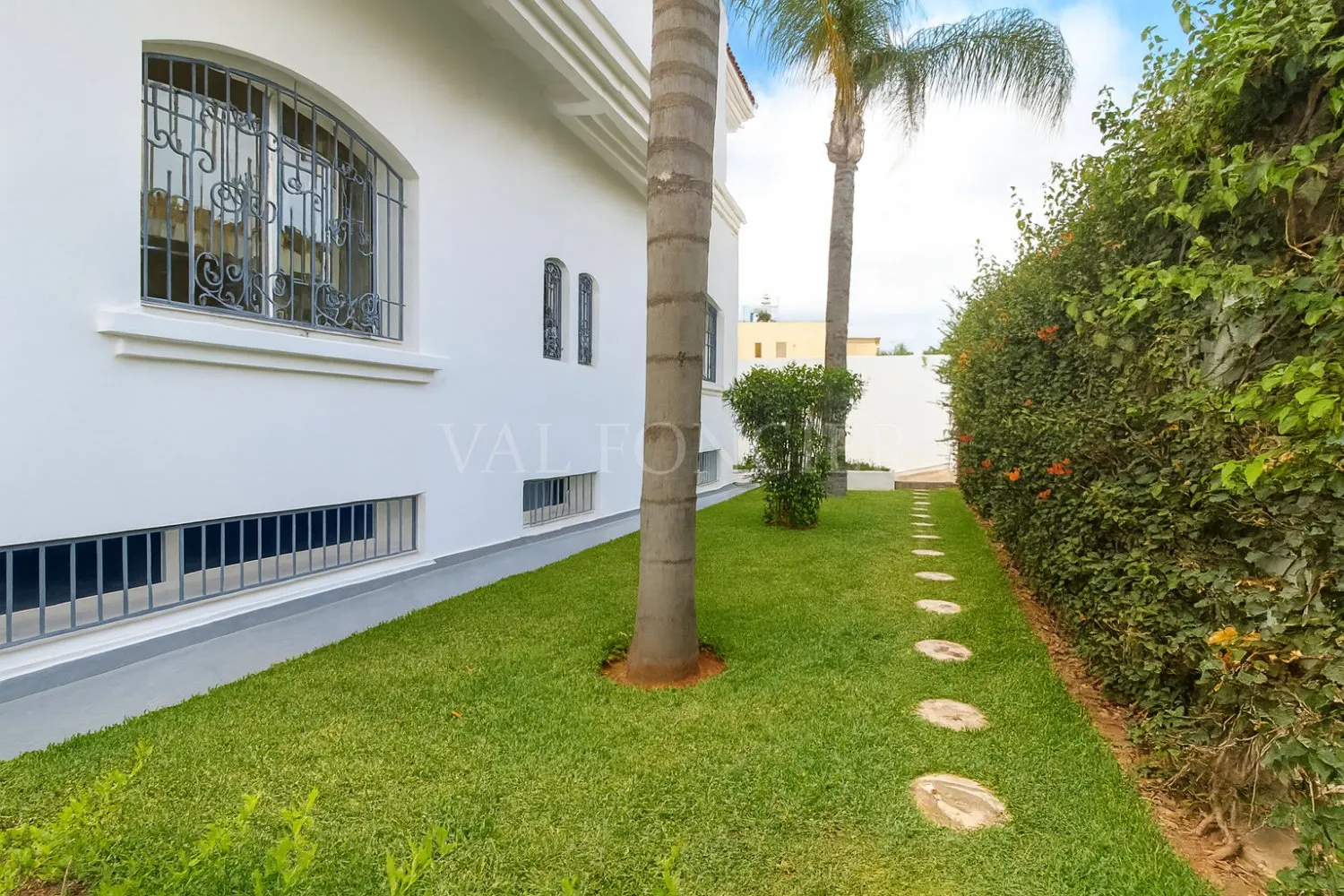 Très belle villa de 650m2 à vendre au quartier Laymoune à Proximité de Casa Finance City - الدار البيضاء (2)