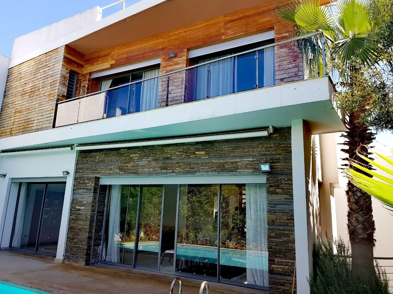 Jolie villa à vendre avec piscine dans une résidence fermée à ain diab - الدار البيضاء (2)