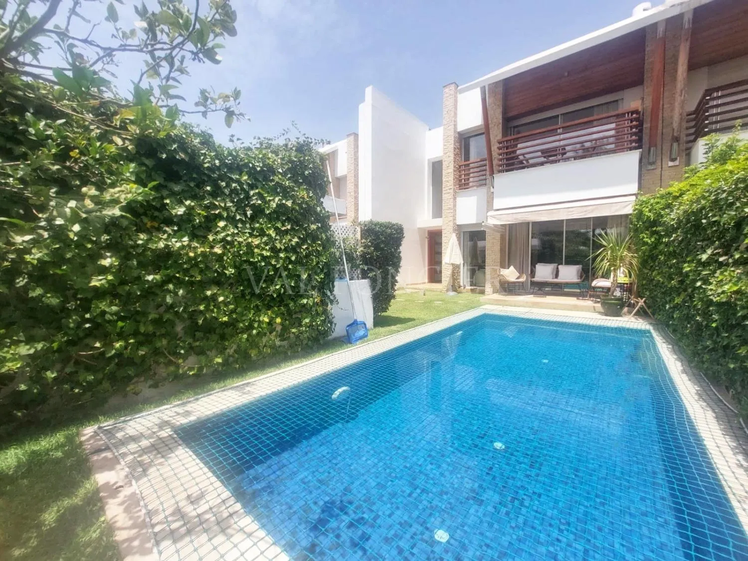 Vente magnifique villa 3chambres avec piscine, CGI Ville verte Bouskoura - الدار البيضاء (3)