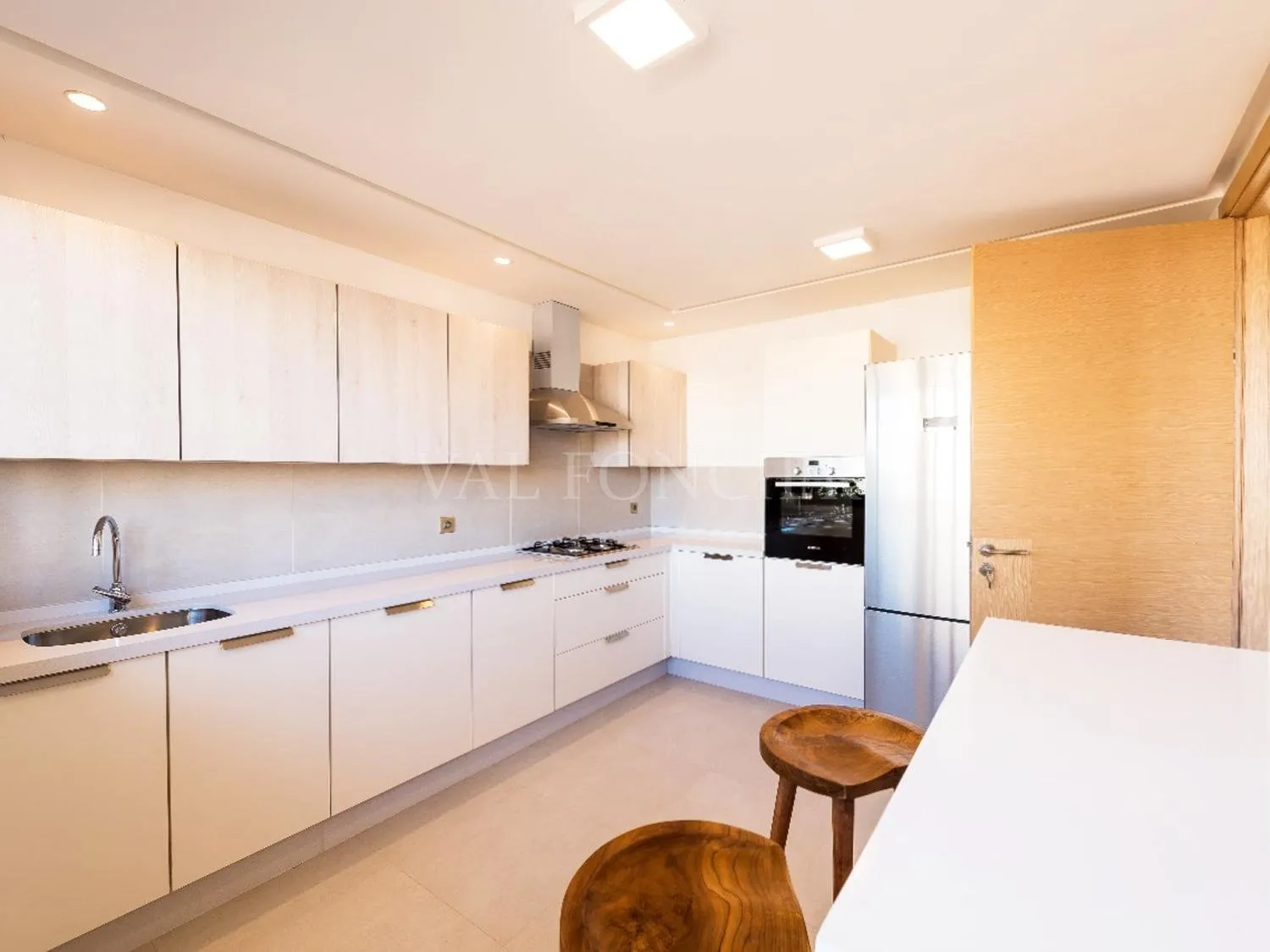 Vente magnifique villa moderne 4chambres avec piscine à Dar Bouazza - الدار البيضاء (4)