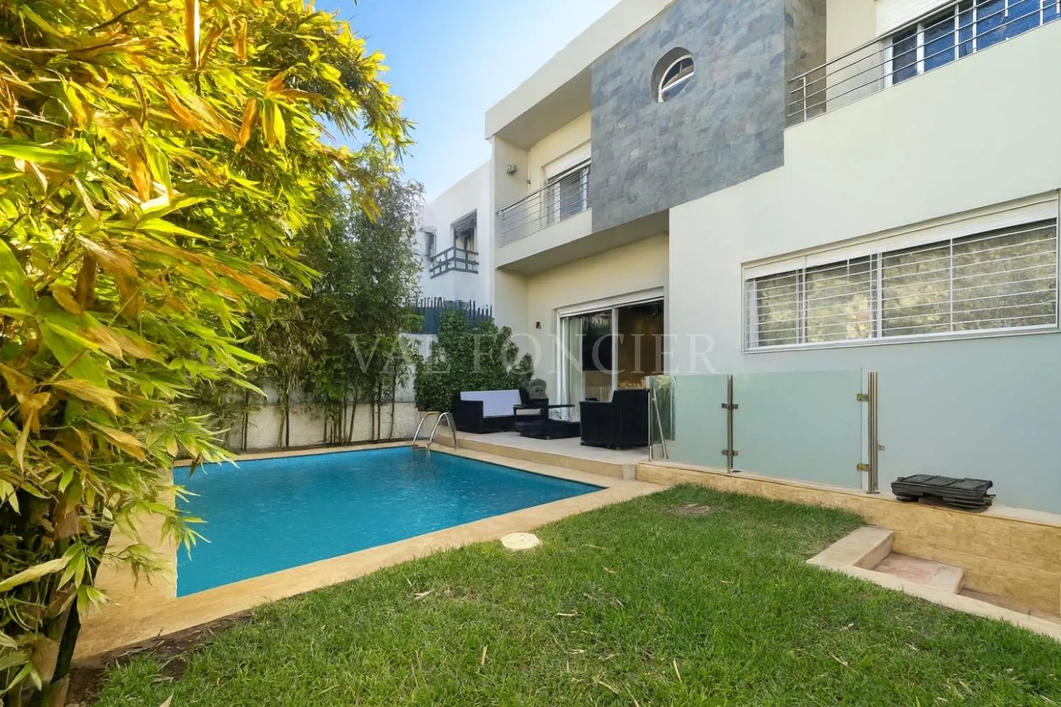 Vente charmante villa moderne 4chambres avec piscine à Dar Bouazza - الدار البيضاء