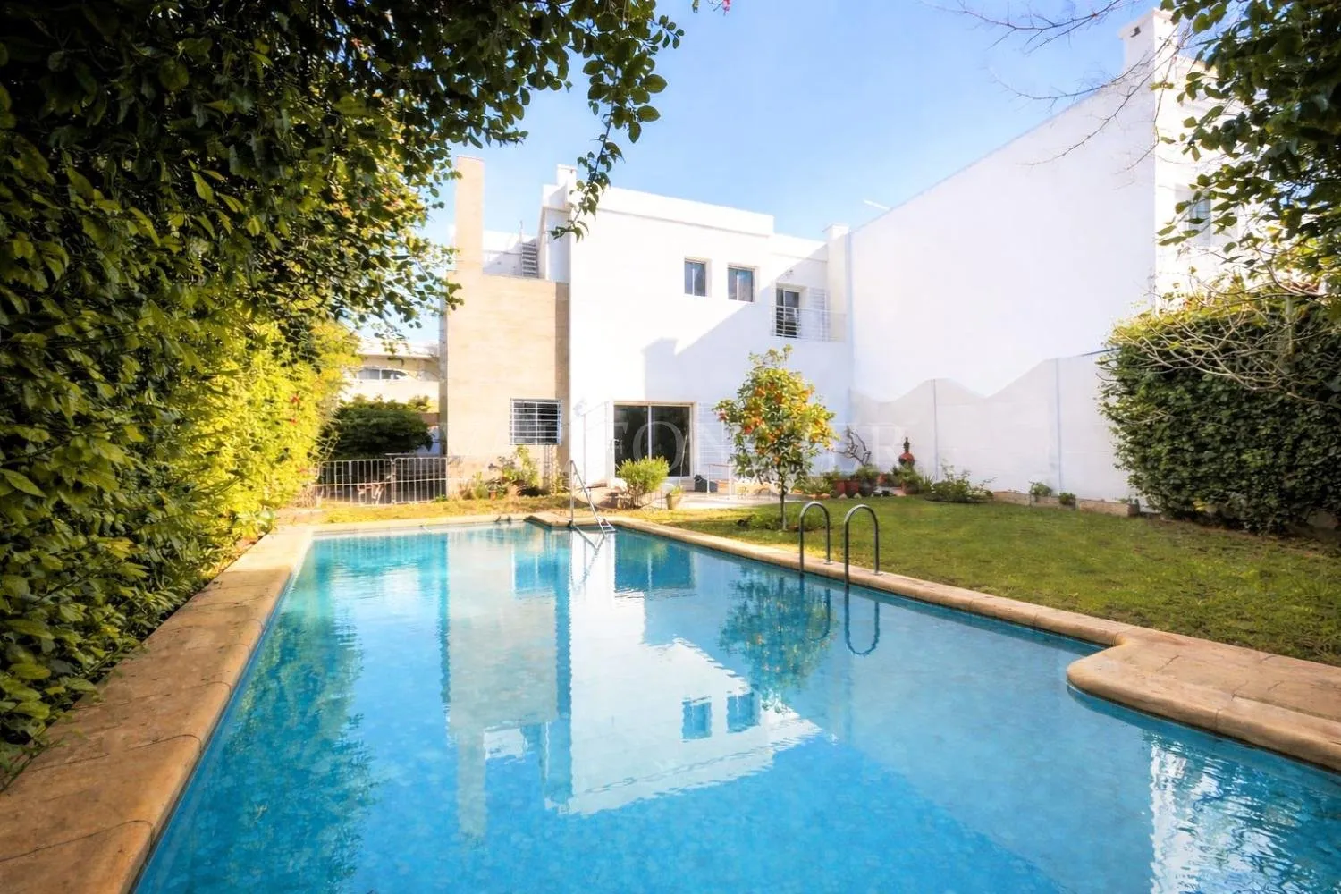 Vente villa à 3 niveaux sur un terrain de 462m2 à Dar Bouazza - الدار البيضاء