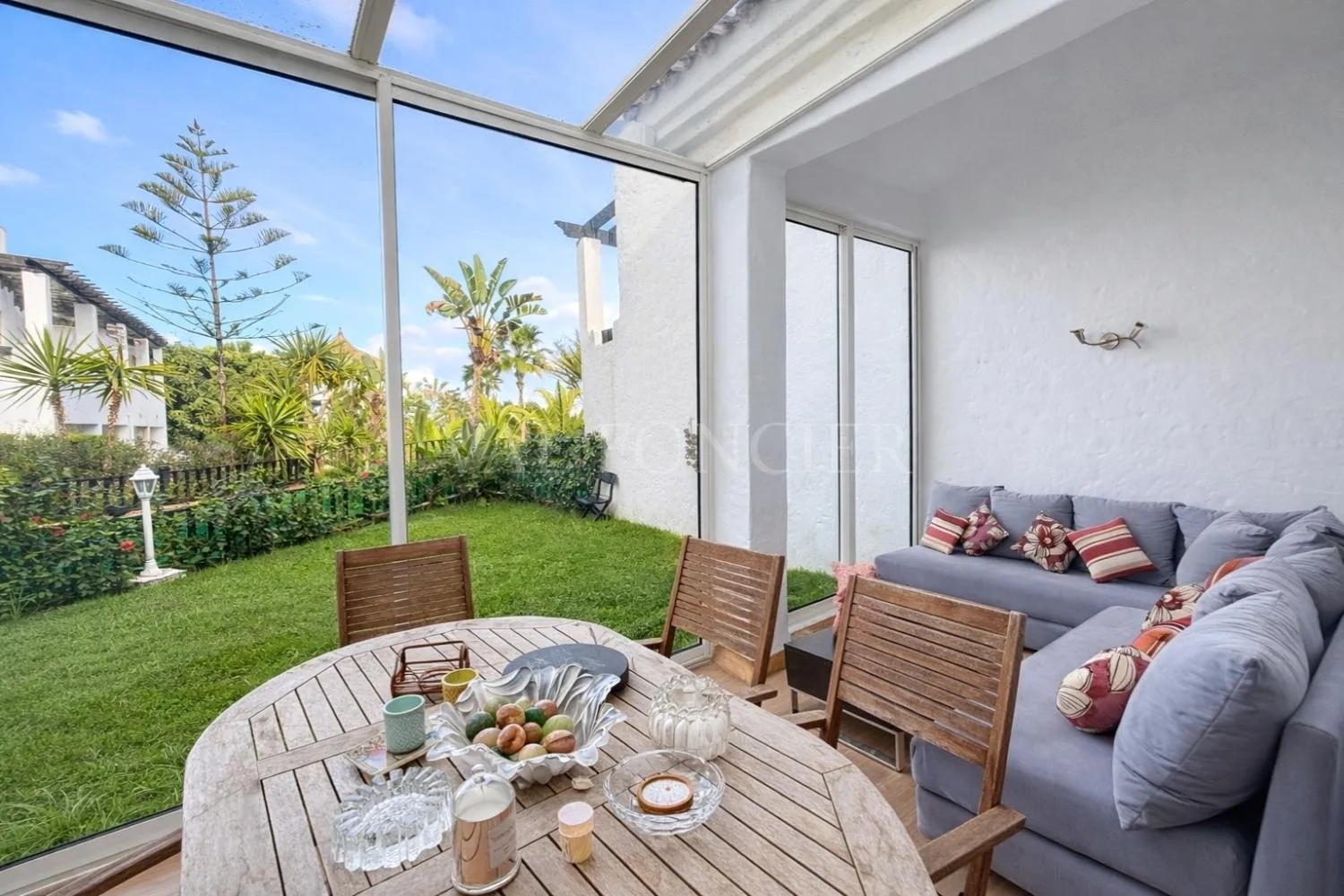 À VENDRE – Superbe villa en résidence privée très prisée à Dar Bouazza - الدار البيضاء (3)