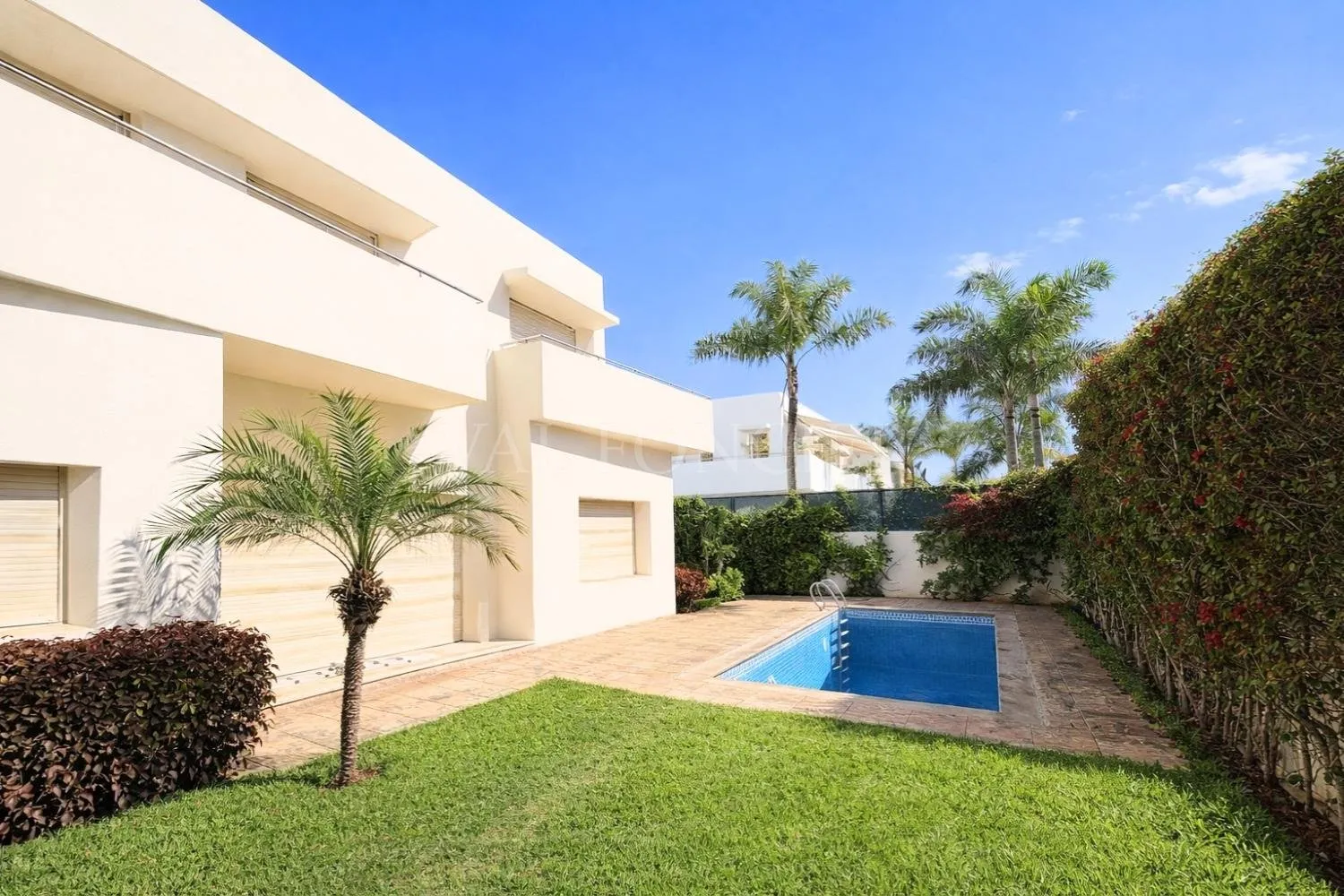 Villa à vendre Californie Casablanca – 465 m² avec piscine en résidence sécurisée - الدار البيضاء (2)