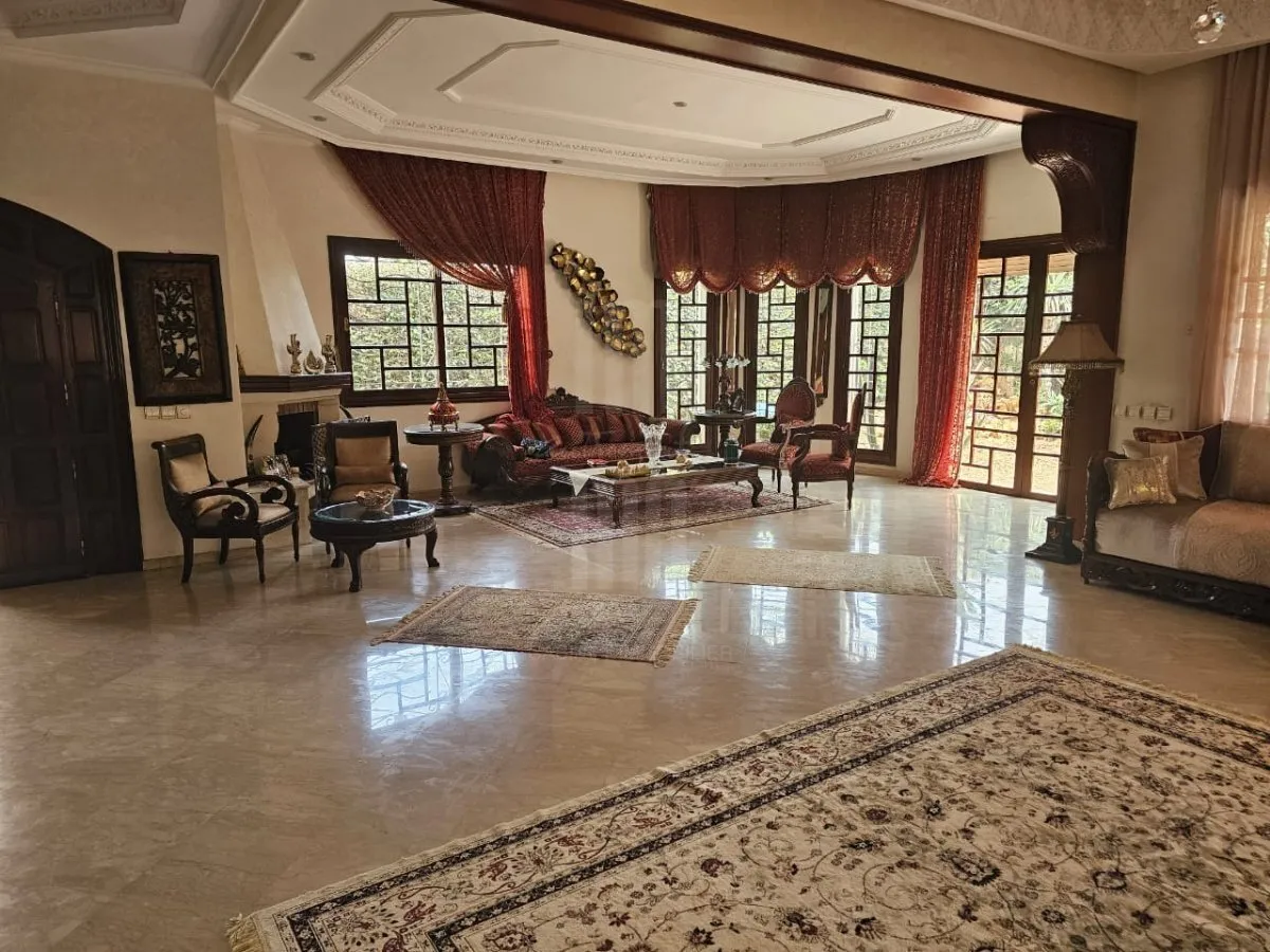 A VENDRE VILLA INDIVIDUELLE 623m² ISOLEE A POLO - الدار البيضاء