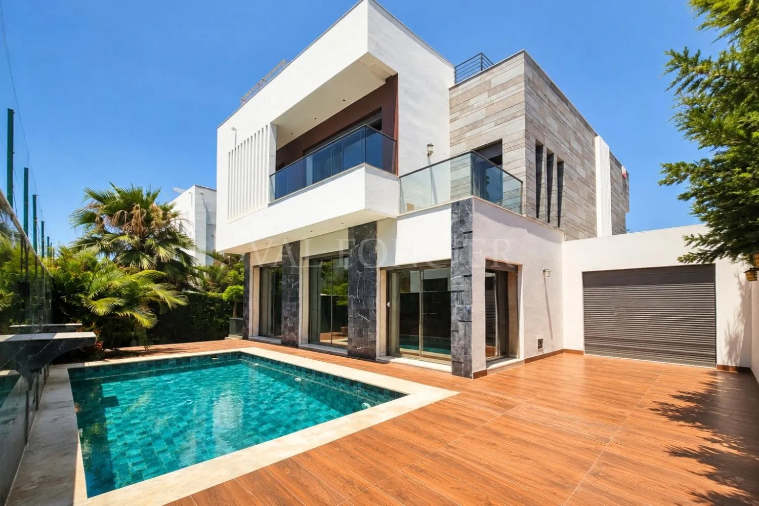 Vente magnifique villa moderne 4 suites avec piscine à Dar Bouazza - الدار البيضاء
