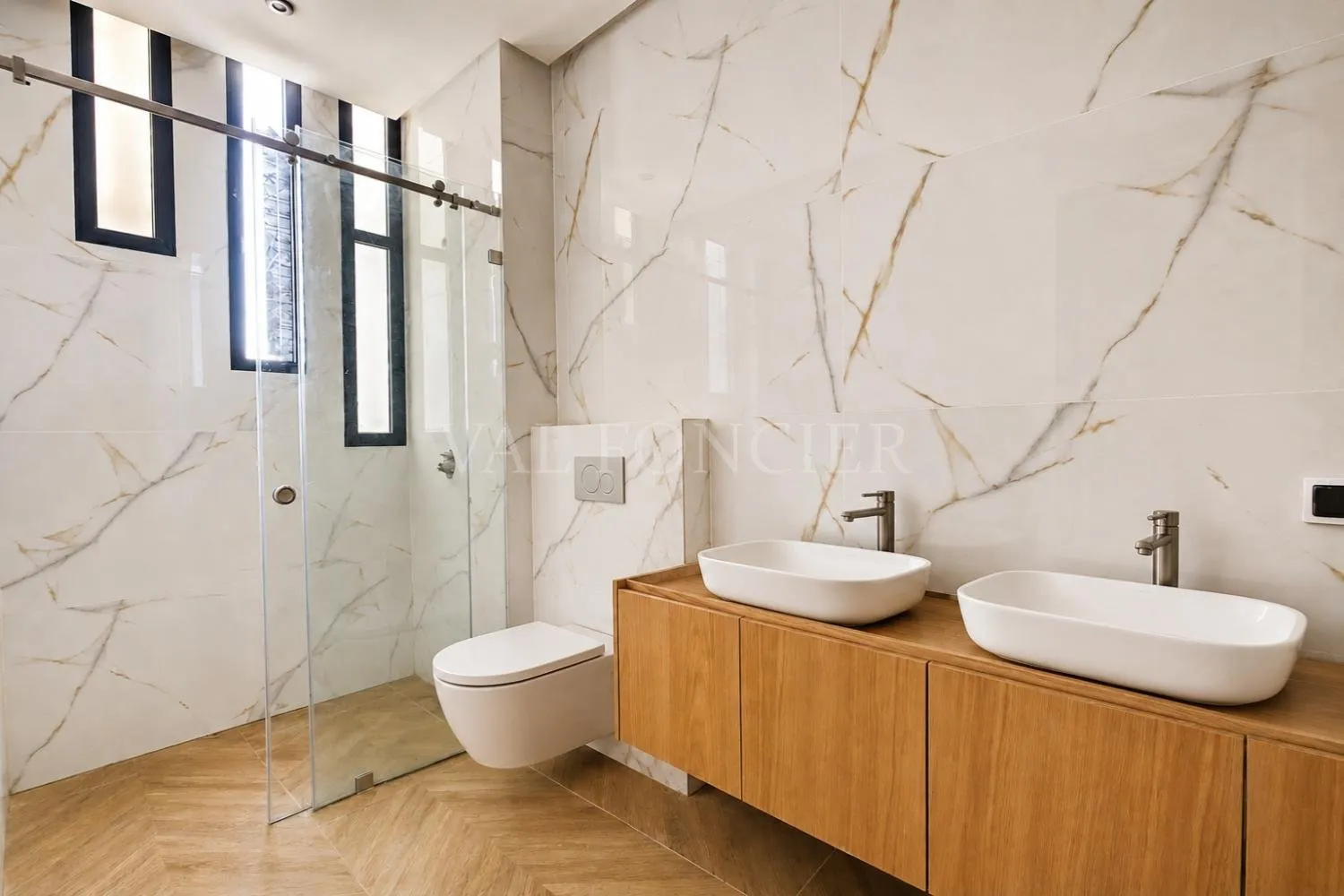 Villa neuve contemporaine à vendre à Dar Bouazza – 4chambres, piscine et rooftop - الدار البيضاء (4)