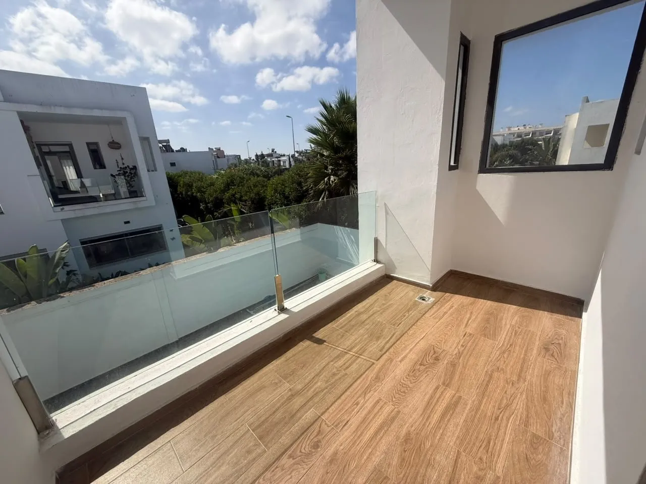 Jolie villa moderne angle et ensoleillée en vente à Dar Bouazza 3 CH - دار بوعزة (3)