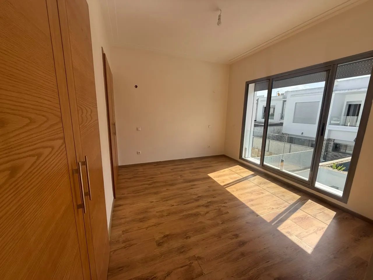 Jolie villa moderne angle et ensoleillée en vente à Dar Bouazza 3 CH - دار بوعزة (4)