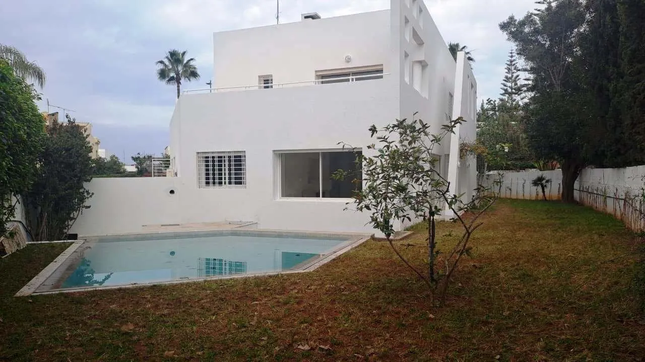 Coquette villa à louer (Hay Riad) - الرباط