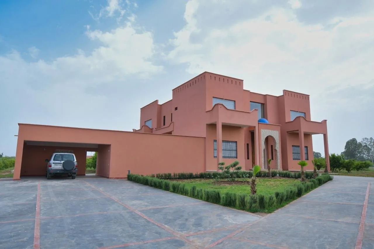 Magnifique Villa à Vendre près de Marrakech sur 2 hectares de terrain - مراكش (2)