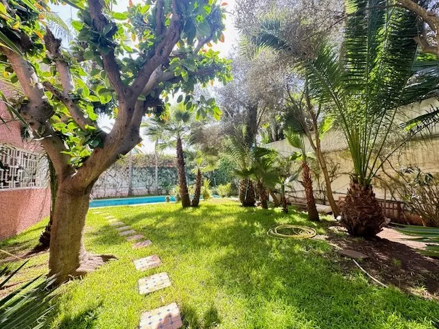 BELLE RUE DE LONGCHAMPS - الدار البيضاء