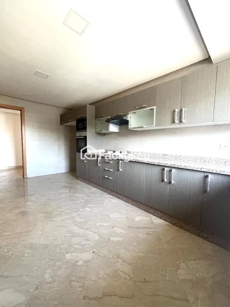 Appartement de 130 m² à Casablanca - الدار البيضاء (3)