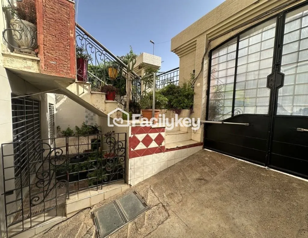 Villa de 250 m² à Casablanca - الدار البيضاء (2)