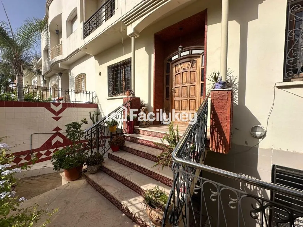 Villa de 250 m² à Casablanca - الدار البيضاء
