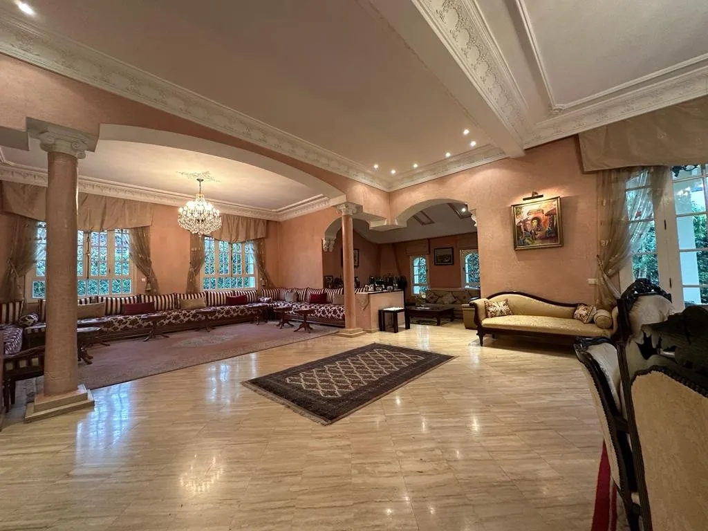 À vendre: villa d’angle isolée à Mandarona - الدار البيضاء