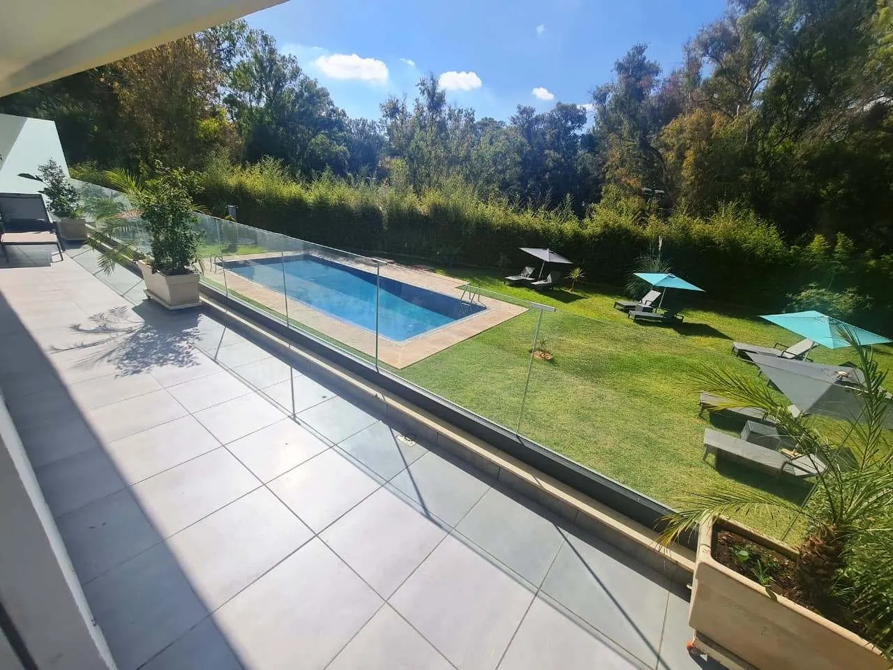 Beau appartement de luxe à vendre au Rez de chaussée et au premier étage - الرباط