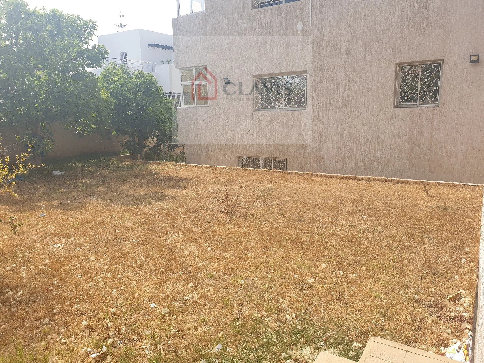 Villa avec 4 appartements independants  multi-usage - الدار البيضاء