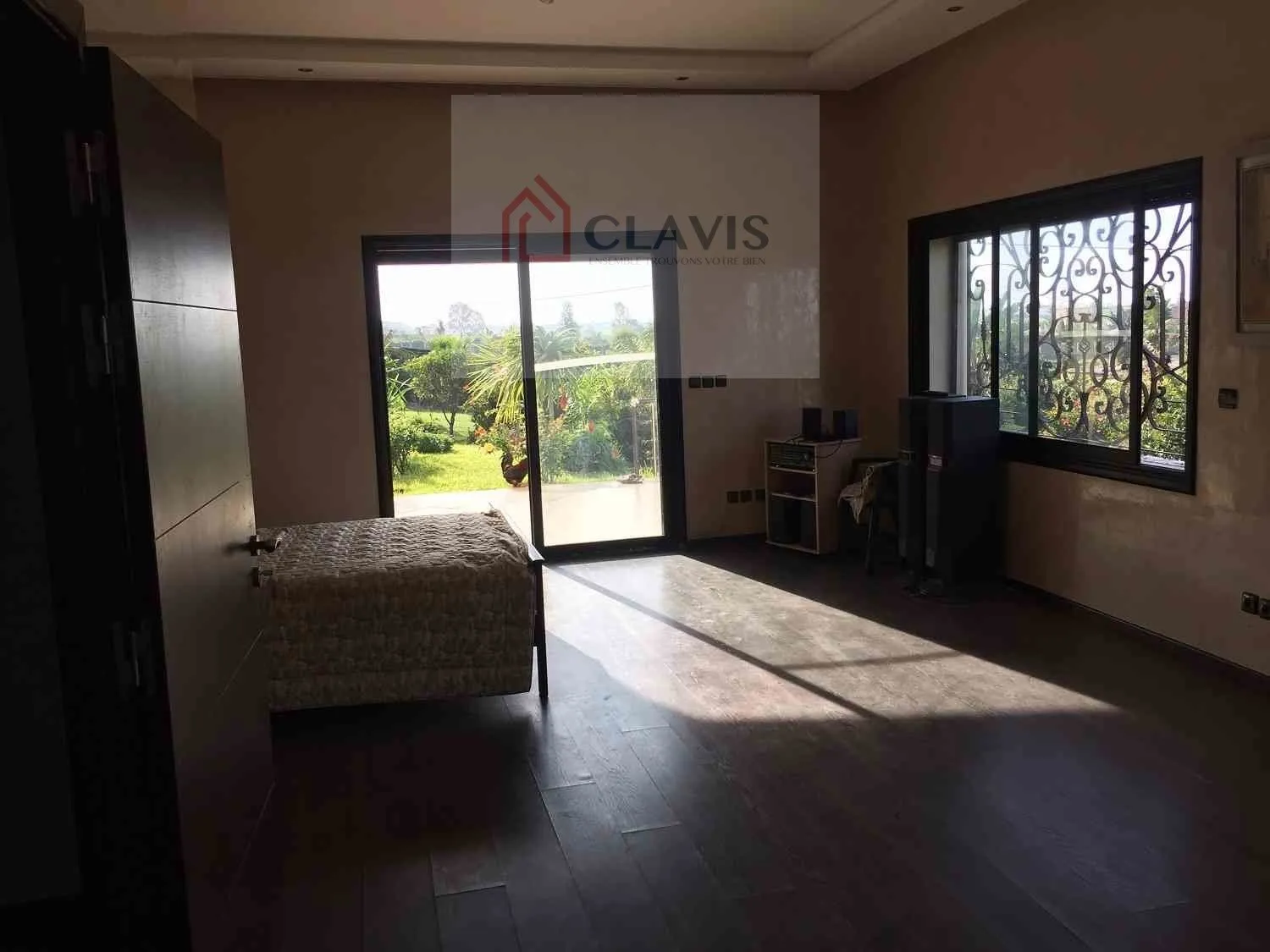 Belle demeure sur un terrain de 13000 m² - حد السوالم (4)