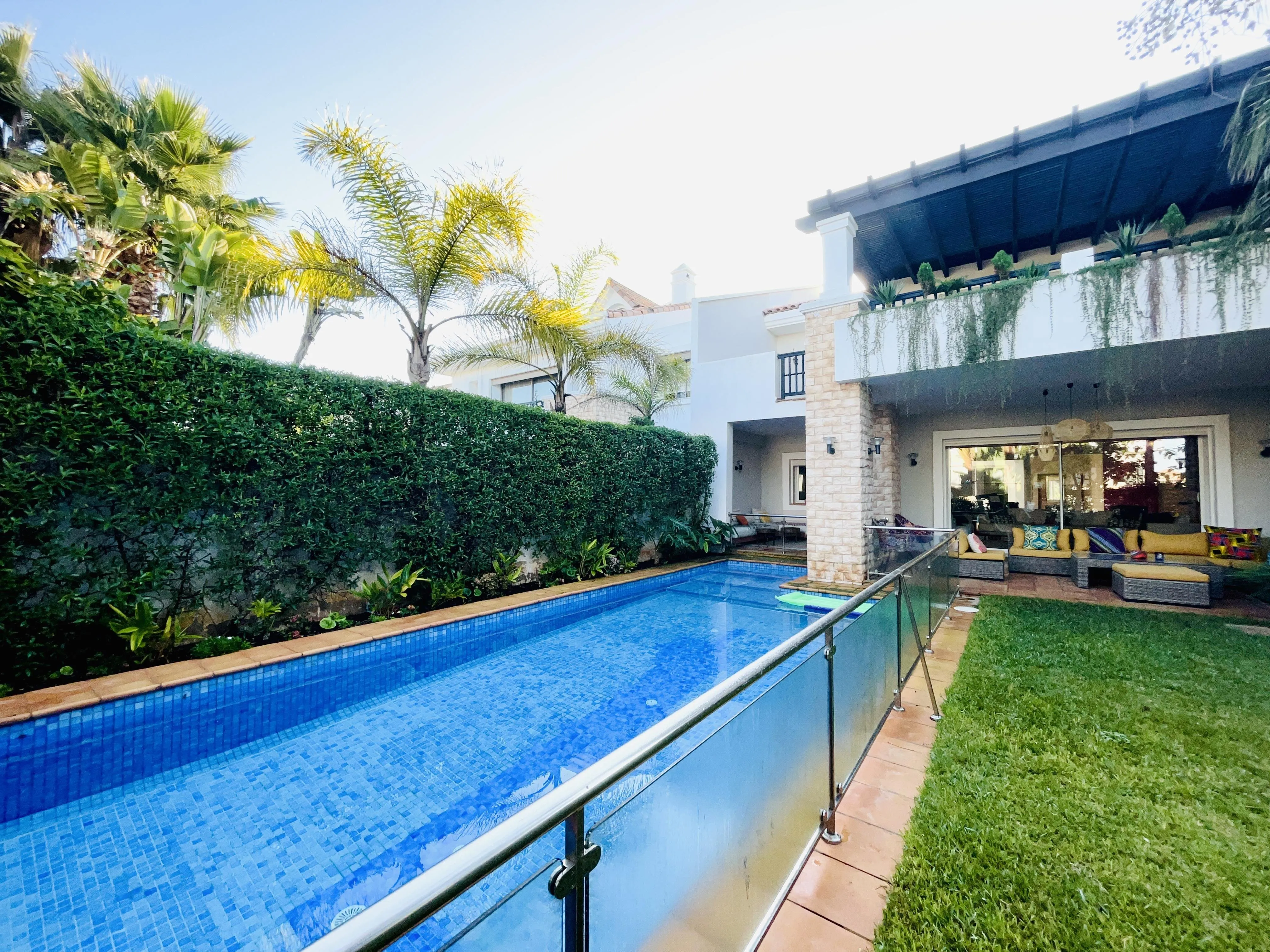 Élégante villa style andalou avec piscine dans résidence sécurisée à Dar Bouazza - الدار البيضاء