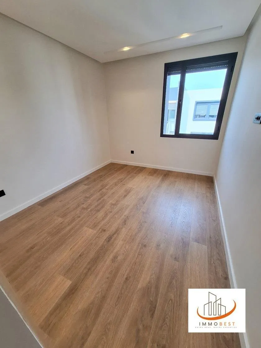 Dar Bouazza, vente d’un appartement Dans une belle résidence gardée, proche du 1er Macdonalds, à 10  km environ du Morocco Mall,  moderne &amp; ensoleillé, situé au 2ème étage et dernier étage traversant, d’une surface de 97 m² avec terrasse (vue latérale - الدار البيضاء (3)