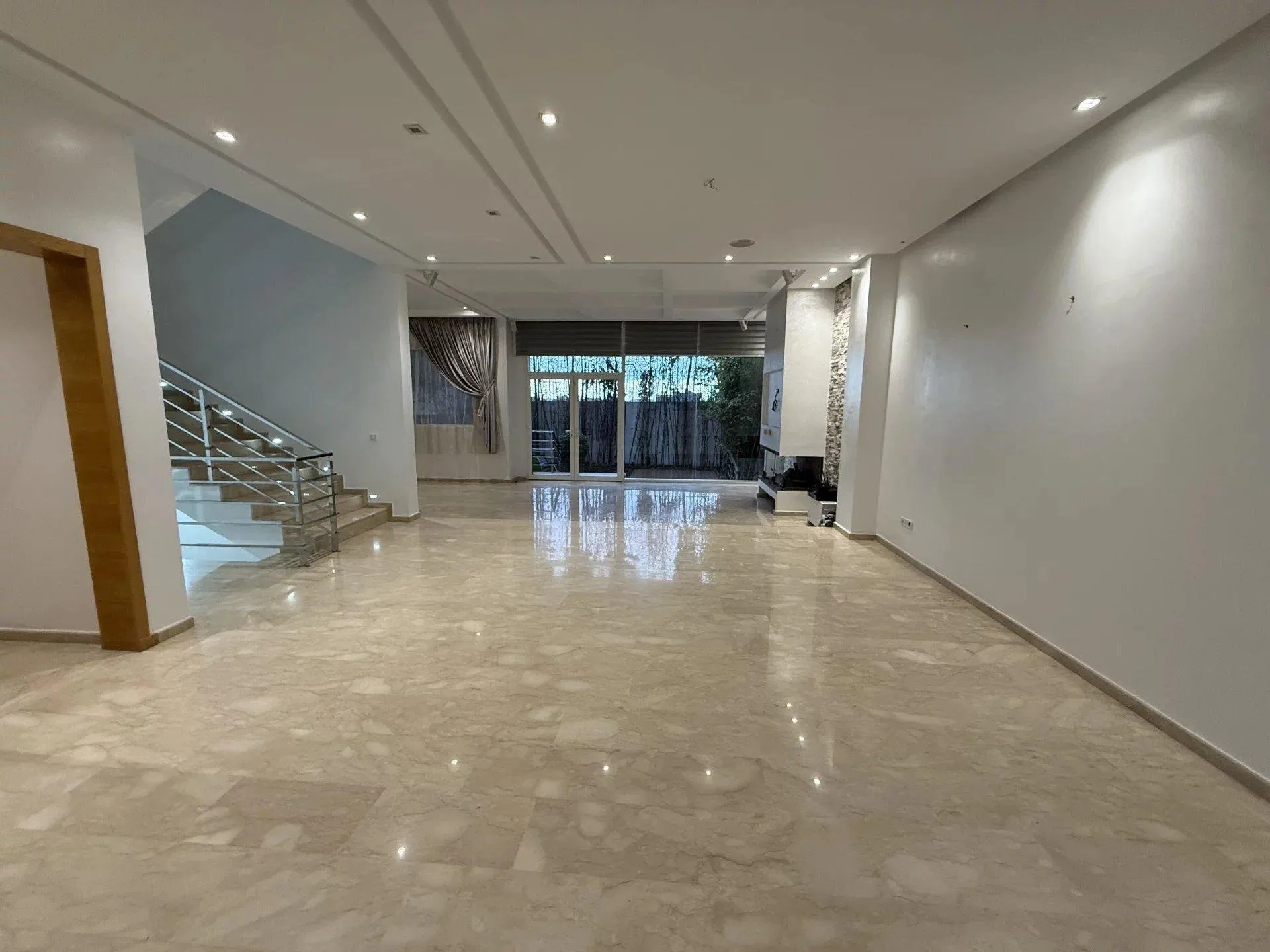 Maison moderne à vendre à Casablanca - الدار البيضاء (3)