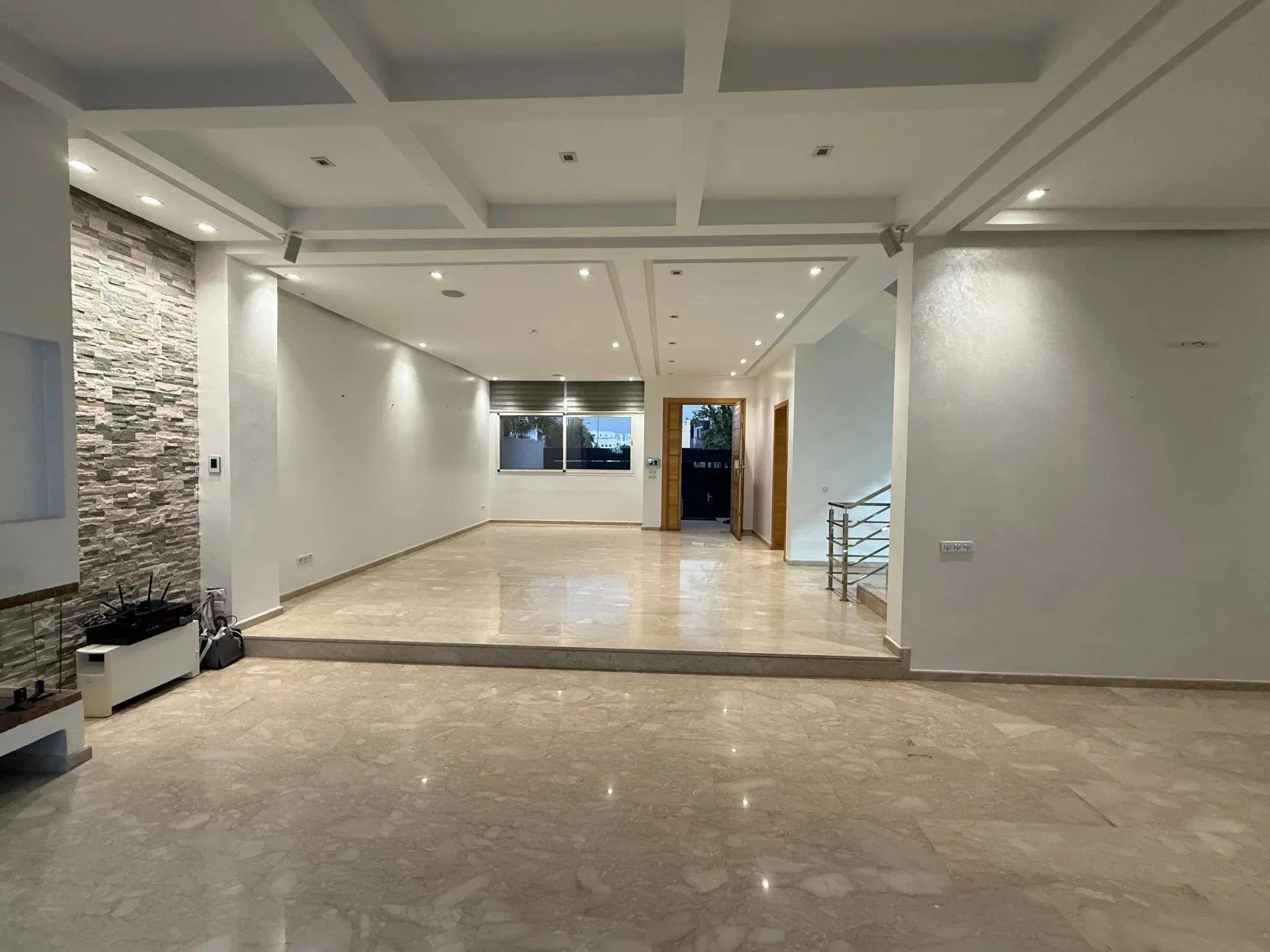 Maison moderne à vendre à Casablanca - الدار البيضاء (2)