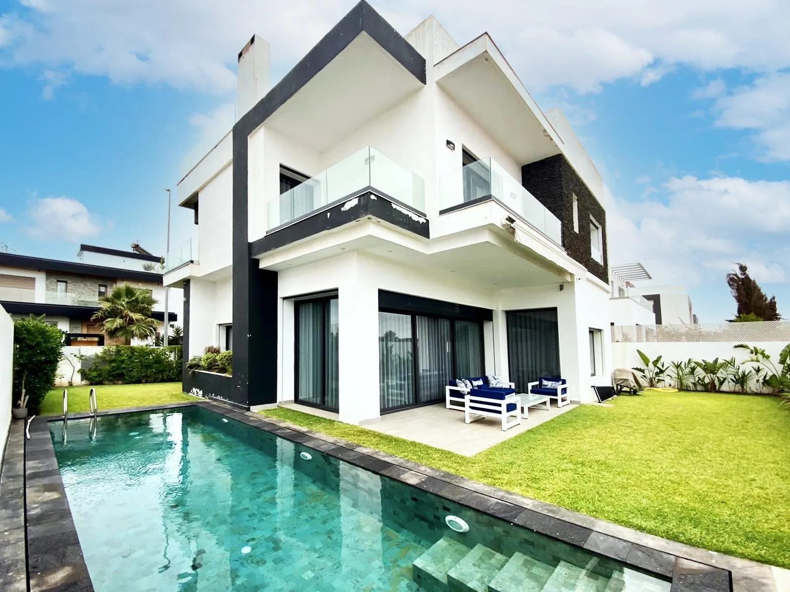 À Vendre – Élégante Villa Familiale à Dar Bouazza avec Vue Mer - الدار البيضاء