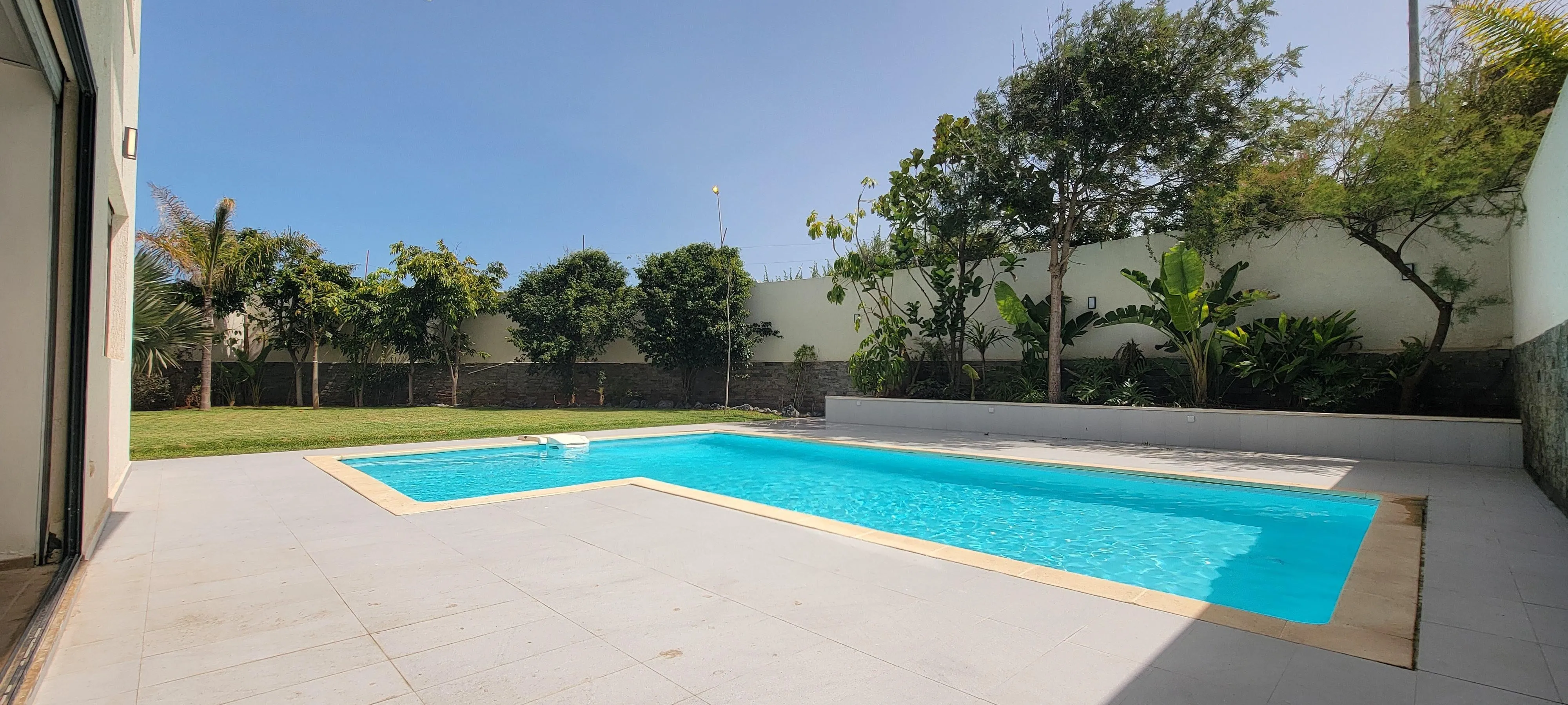 villa moderne idéalement situé à Darbouazza en résidence sécurisée. - الدار البيضاء (3)