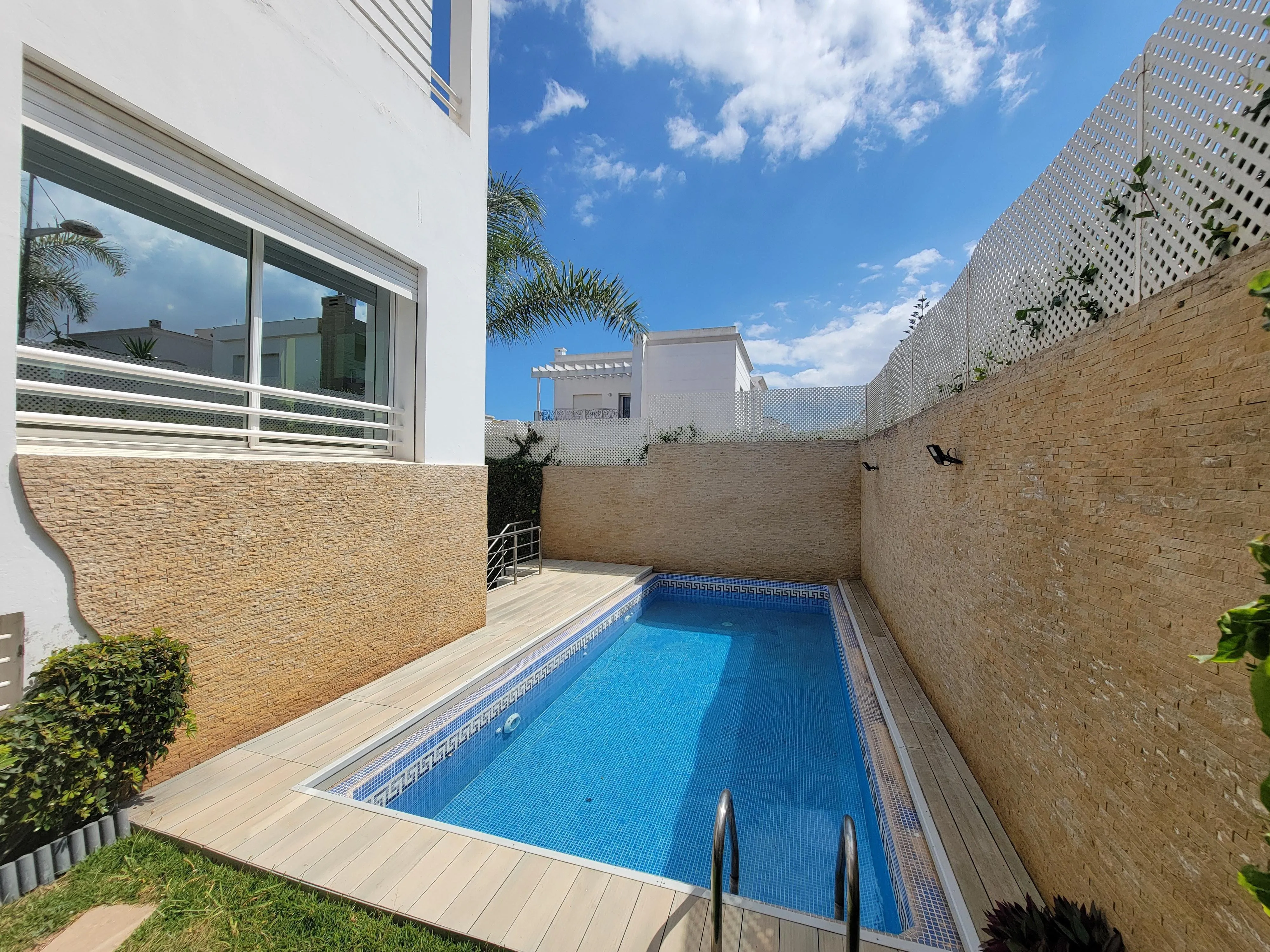 À vendre – Villa d’Exception à Dar Bouazza, 550 m² habitables, Jardin, Piscine et Finitions Haut de Gamme - الدار البيضاء (2)