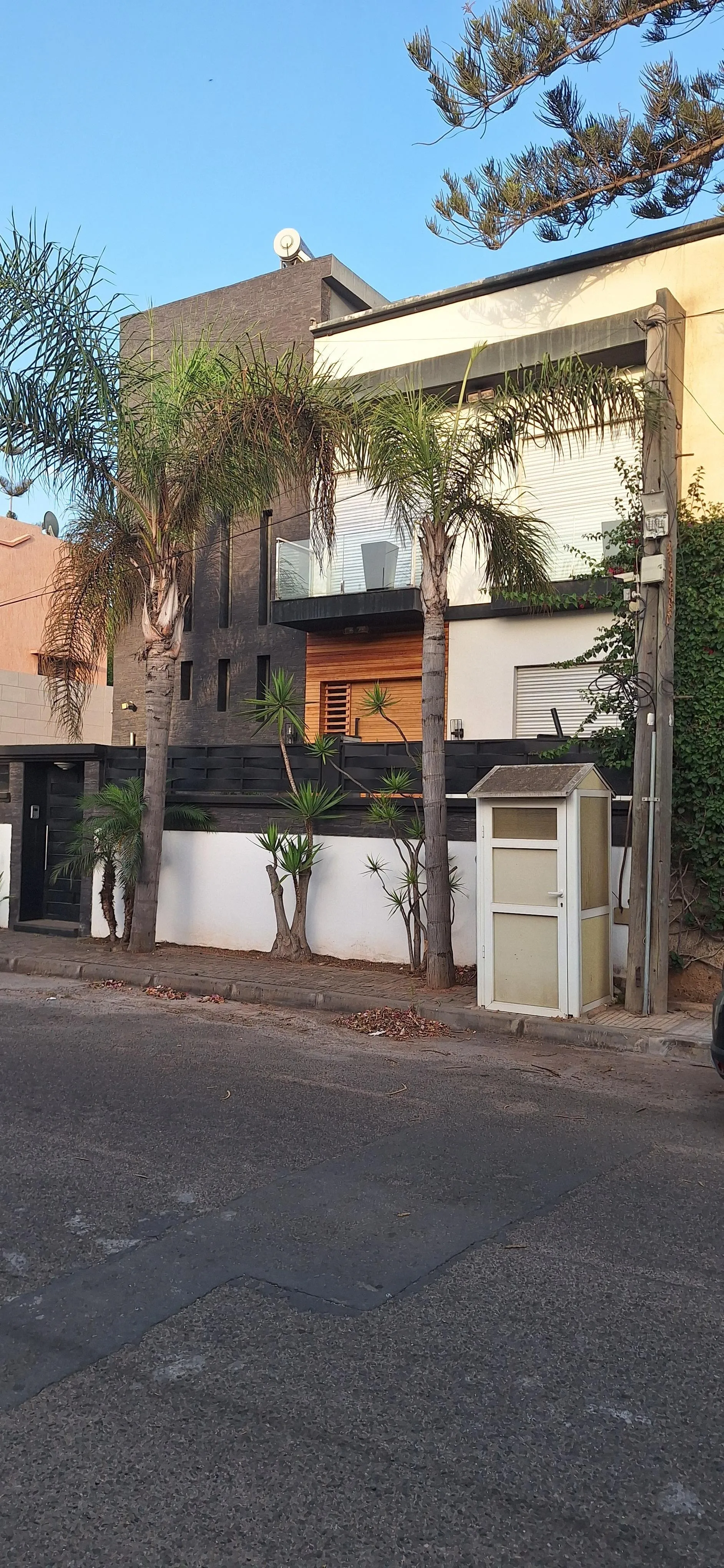 VILLA  AVENDRE QUARTIER OASIS - الدار البيضاء