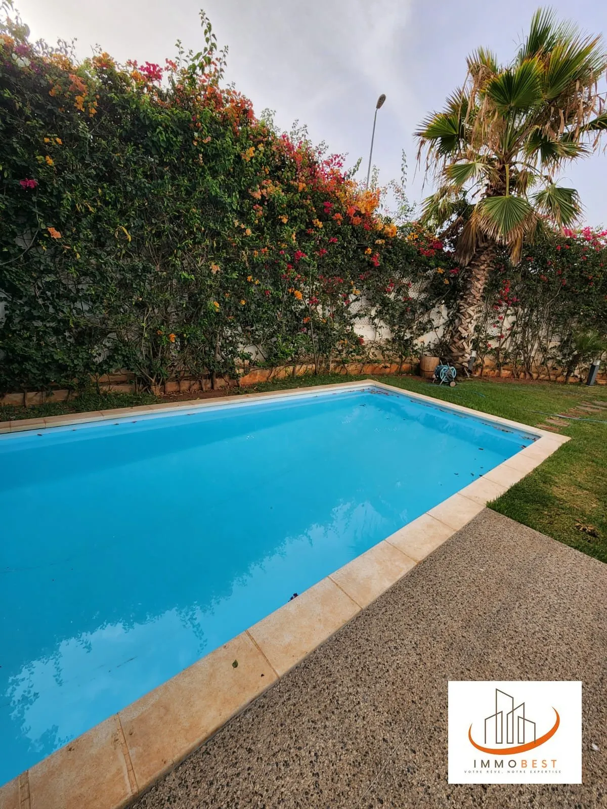 Belle villa Angle en vente, jardin et piscine privative 3 CH - الدار البيضاء (2)
