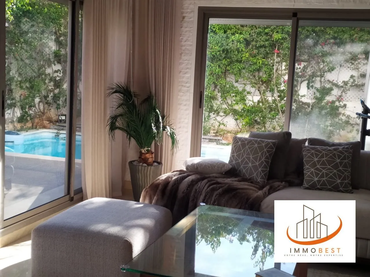 Belle villa Angle en vente, jardin et piscine privative 3 CH - الدار البيضاء