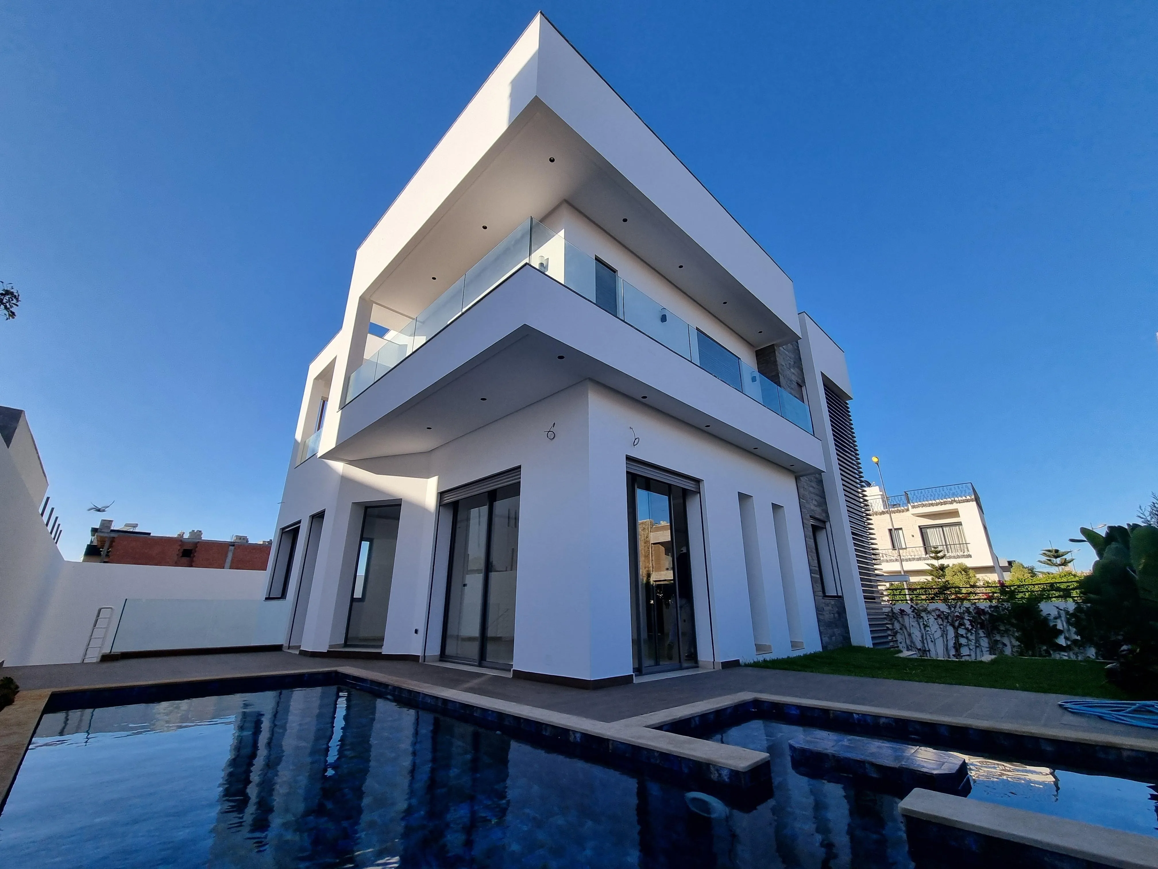 À VENDRE – Villa de Prestige à Dar Bouazza Haut Standing &amp; Potentiel Exceptionnel - الدار البيضاء