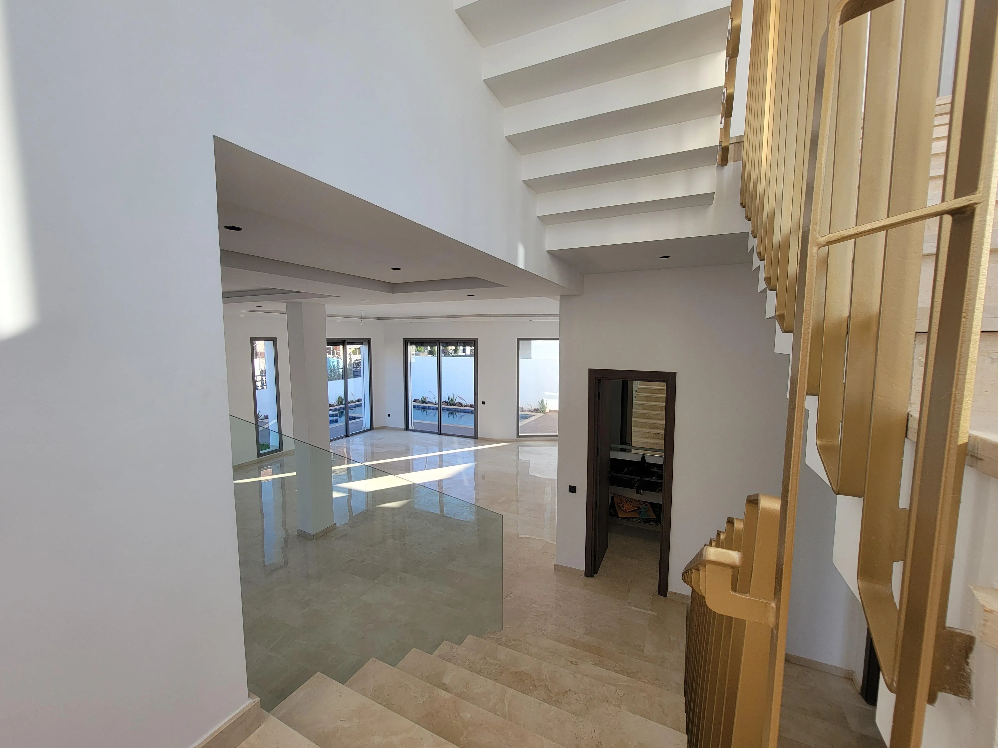 À VENDRE – Villa de Prestige à Dar Bouazza Haut Standing &amp; Potentiel Exceptionnel - الدار البيضاء (4)