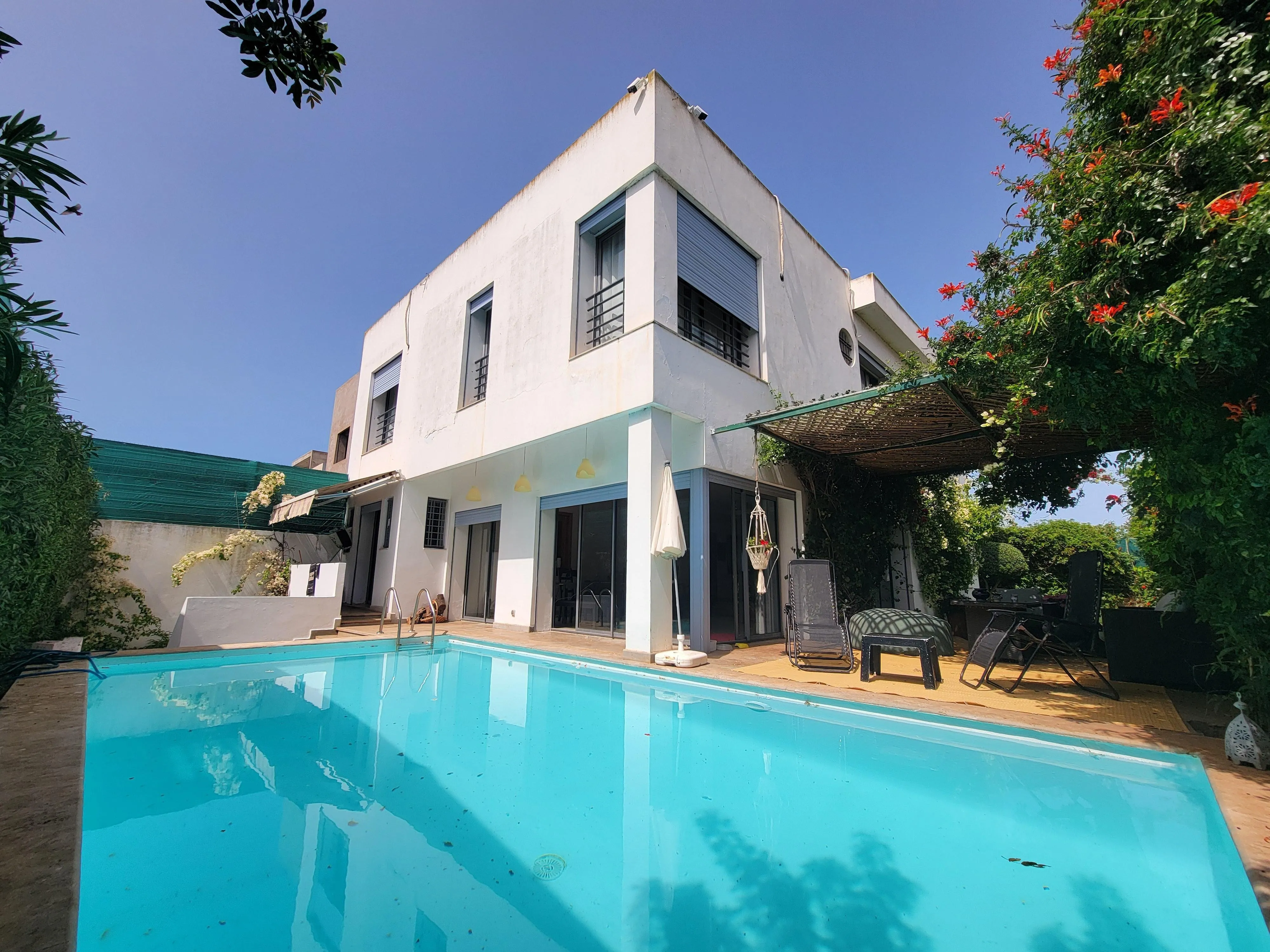 Villa moderne 4 suites jardin piscine - الدار البيضاء
